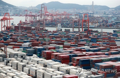 This file photo taken Sept. 13, 2022, shows stacks of containers at a port in South Korea's southeastern city of Busan. (Yonhap)