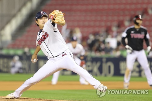 Back from MLB, Landers' pitcher Kim Kwang-hyun is all smiles