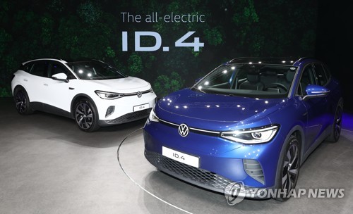 This photo taken on Sept. 15, 2022, shows Volkswagen's all-electric ID.4 SUV unveiled at the Grand Walkerhill Seoul hotel in western Seoul. (Yonhap) 