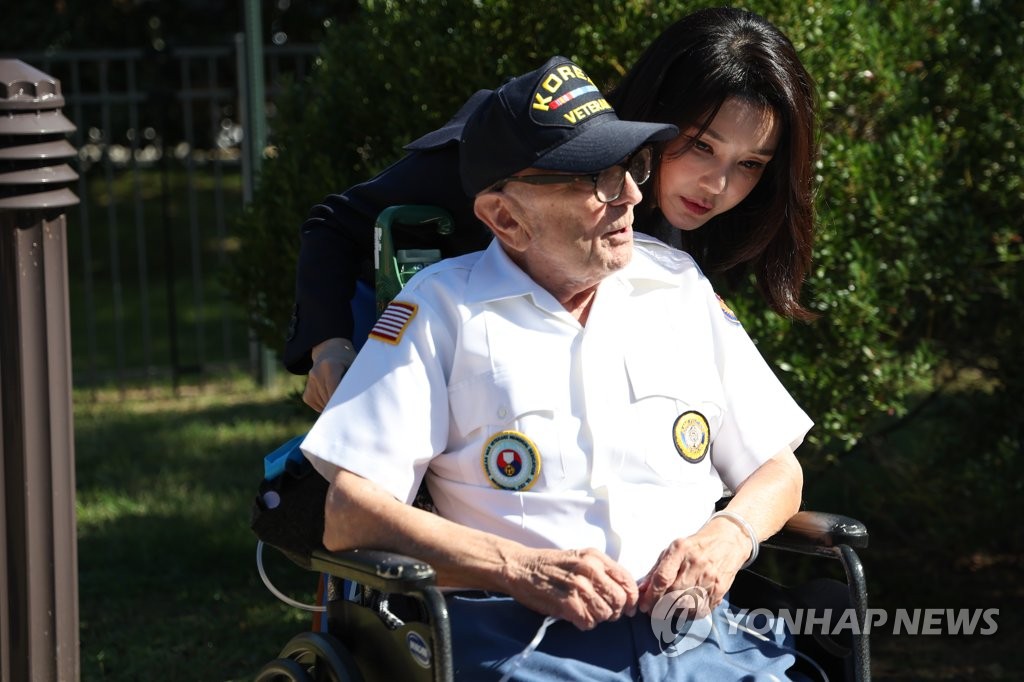미국 참전용사의 집 방문한 김건희 여사