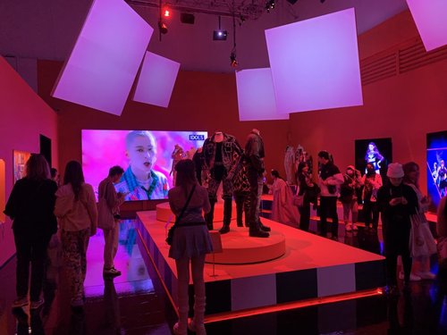 'Hallyu'-themed exhibit at Britain's V&A Museum
