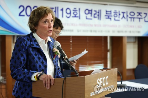 U.S. rights activist urges efforts to send outside information to N. Korea