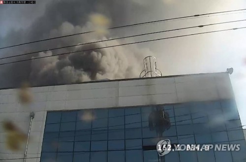 화성 제약회사 공장서 치솟는 연기