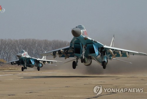 (عاجل)الجيش: كوريا الجنوبية ترصد 180 مسارا لطائرات مقاتلة حربية كورية شمالية