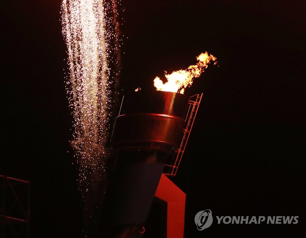 불 밝힌 전국체전 성화대