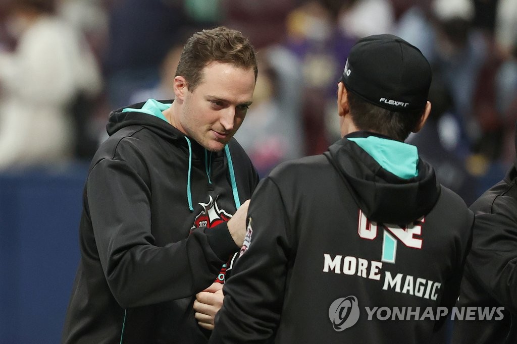 In this file photo from Oct. 17, 2022, KT Wiz starter Wes Benjamin (L) bumps fists with his manager Lee Kang-chul after being named the Player of the Game in a 2-0 victory over the Kiwoom Heroes in Game 2 of the first round in the Korea Baseball Organization postseason at Gocheok Sky Dome in Seoul. (Yonhap)
