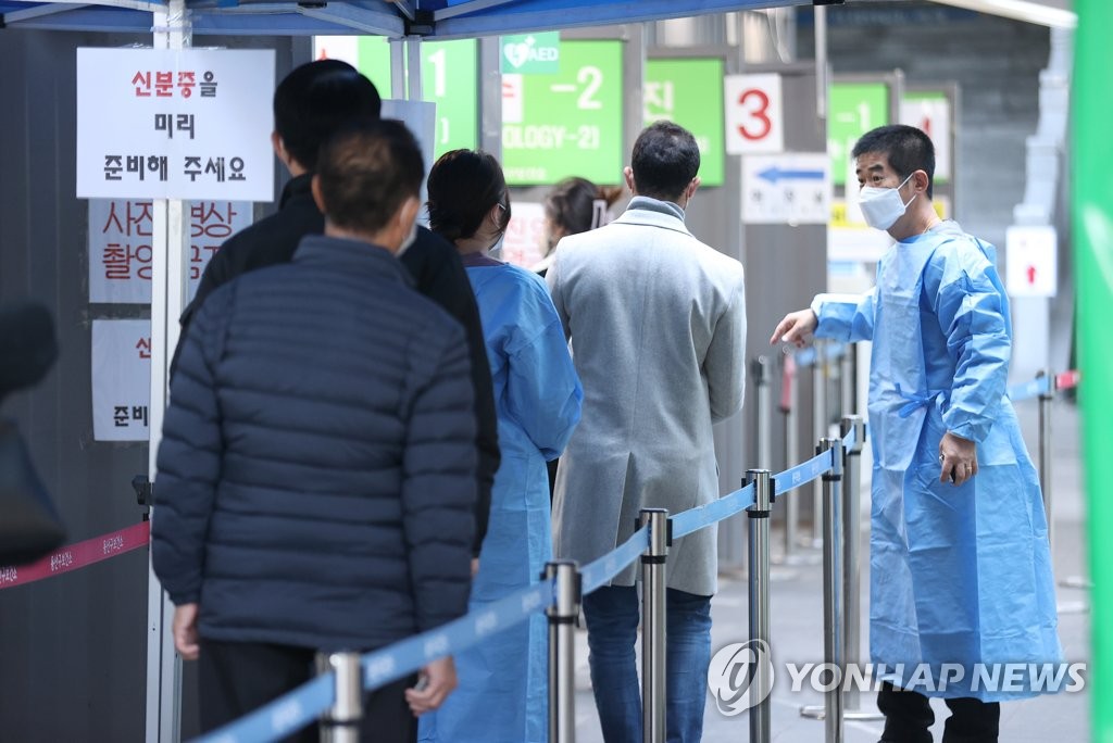 韓国の新規コロナ感染者２万９５０３人　死者は急増