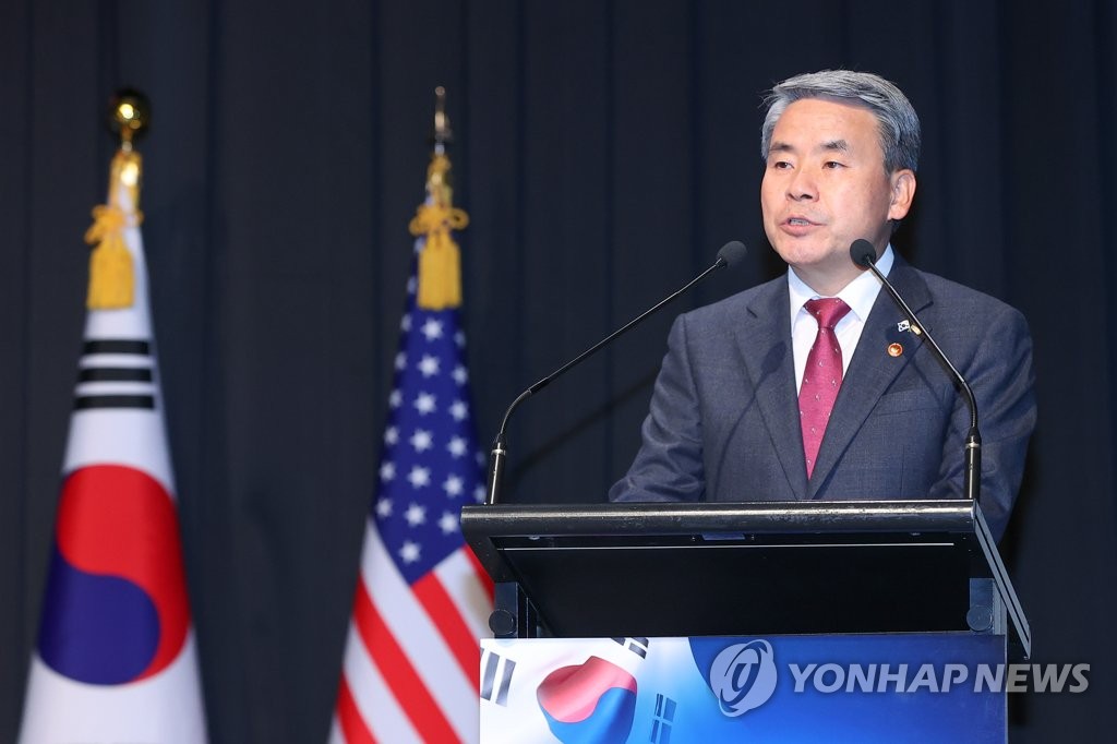 (2nd LD) Defense minister calls for changing N.K. policy to nuclear deterrence