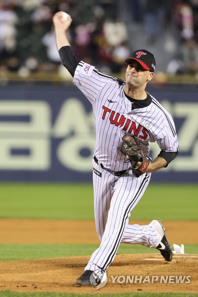 LG Twins starter Adam Plutko pitches against the Kiwoom Heroes during the top of the first inning of Game 2 of the second round in the Korea Baseball Organization postseason at Jamsil Baseball Stadium in Seoul on Oct. 25, 2022. (Yonhap)