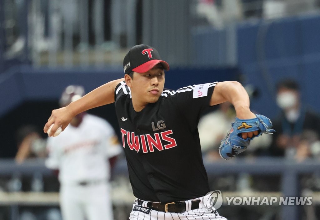 In this file photo from Oct. 28, 2022, Jung Woo-young of the LG Twins pitches against the Kiwoom Heroes during the bottom of the seventh inning of Game 4 of the second round in the Korea Baseball Organization postseason at Gocheok Sky Dome in Seoul. (Yonhap)