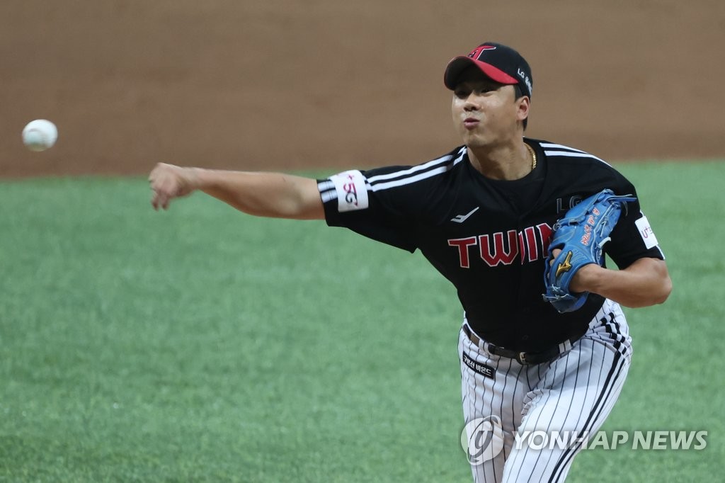 In this file photo from Oct. 28, 2022, Jung Woo-young of the LG Twins pitches against the Kiwoom Heroes during the bottom of the seventh inning of Game 4 of the second round in the Korea Baseball Organization postseason at Gocheok Sky Dome in Seoul. (Yonhap)