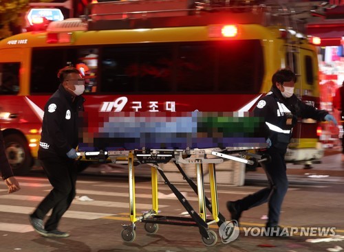 (LEAD) Bousculade à Itaewon : les autorités confirment 149 morts et 19 blessés graves - 2