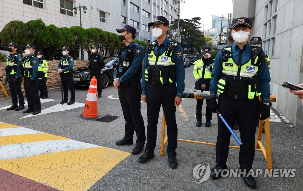 순천향대병원 장례식장 통제하는 경찰