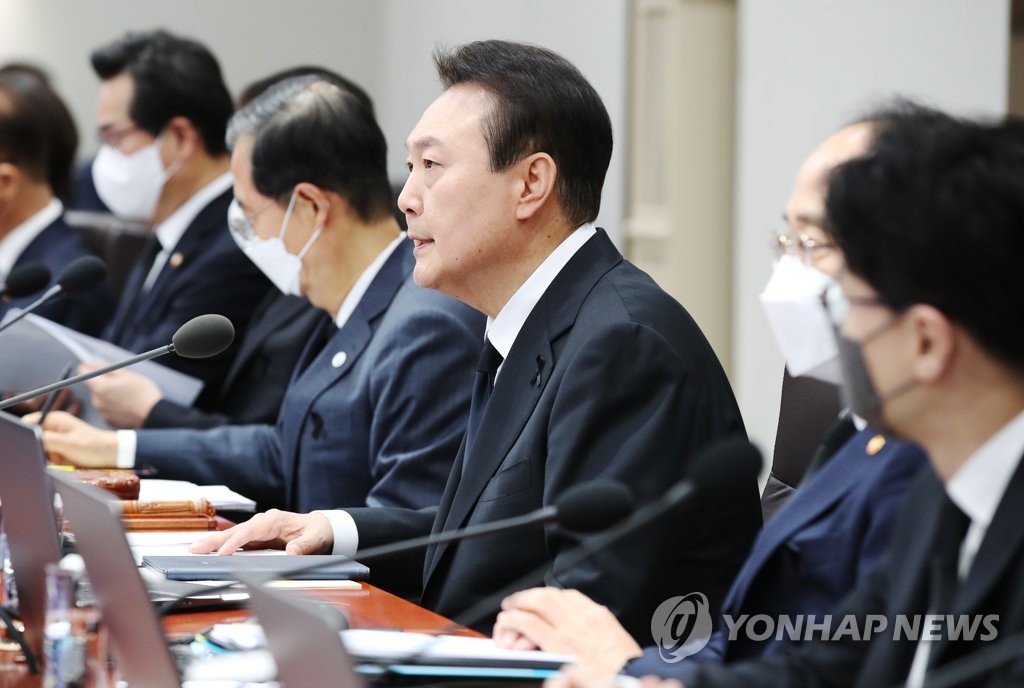 President Yoon Suk-yeol speaks during a Cabinet meeting at the presidential office in Seoul on Nov. 1, 2022. (Pool photo) (Yonhap)
