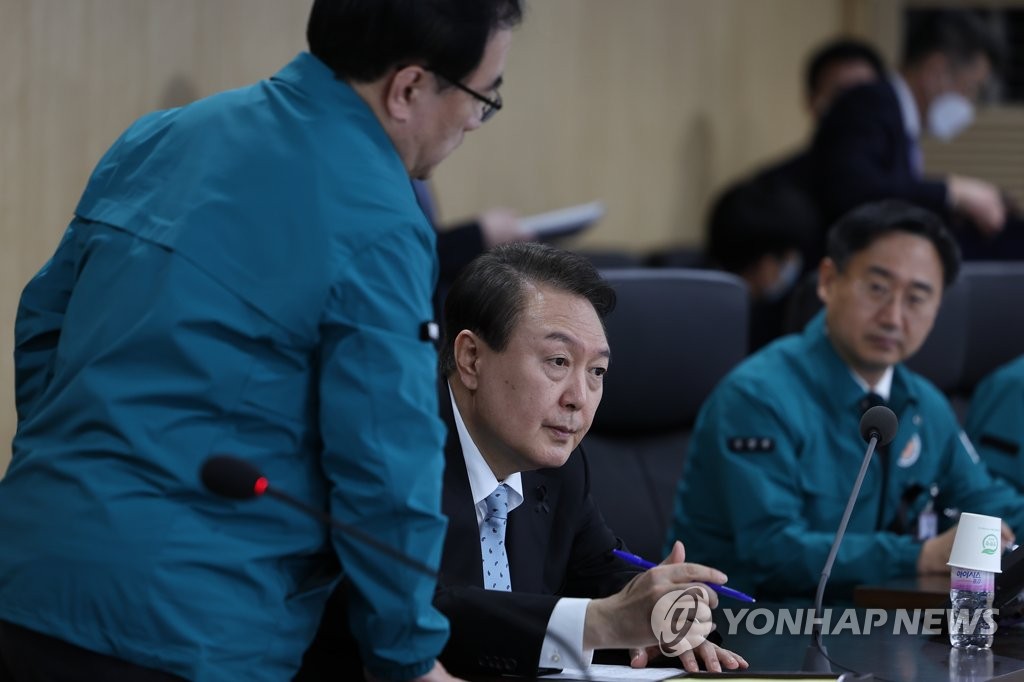 President Yoon Suk-yeol presides over an emergency National Security Council meeting at the presidential office in Seoul on Nov. 2, 2022, in this photo provided by his office. (PHOTO NOT FOR SALE) (Yonhap)