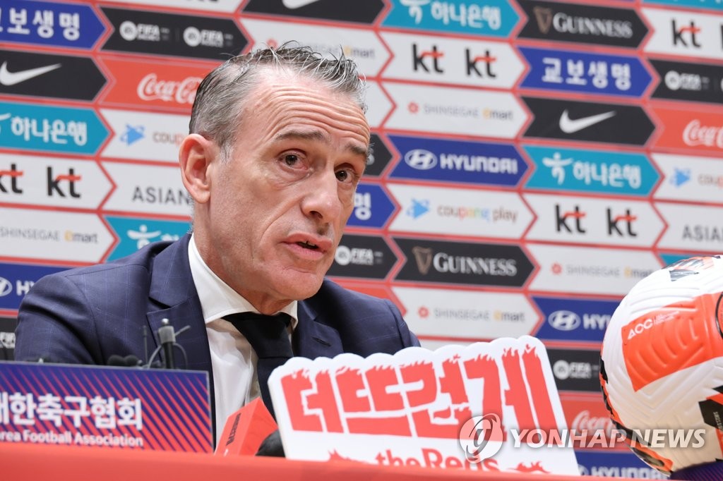 South Korea head coach Paulo Bento speaks at a press conference in Seoul announcing his roster for the FIFA World Cup on Nov. 12, 2022. (Yonhap)