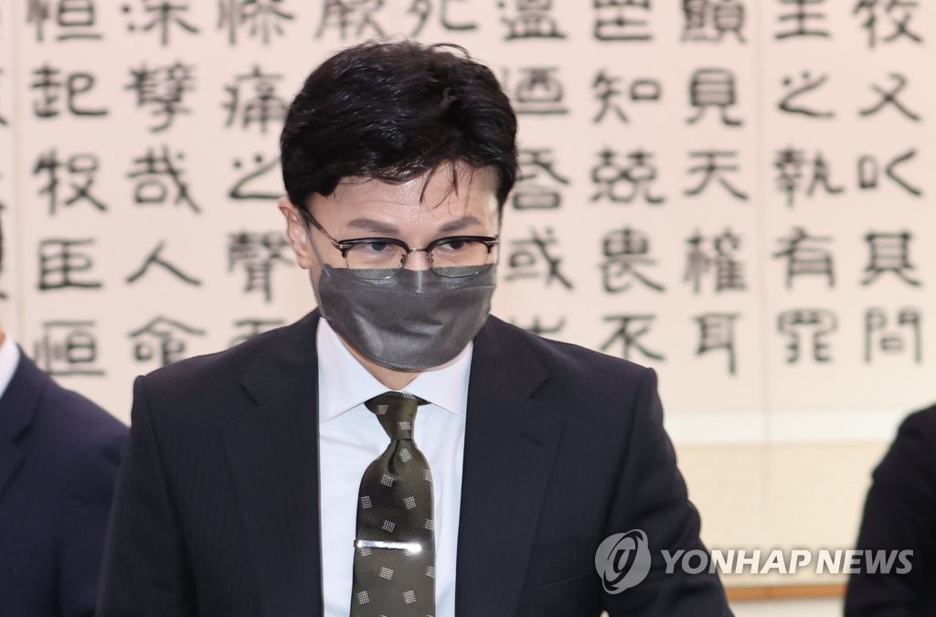 雑踏事故犠牲者の氏名公開　「法的に大きな問題」＝韓国法相