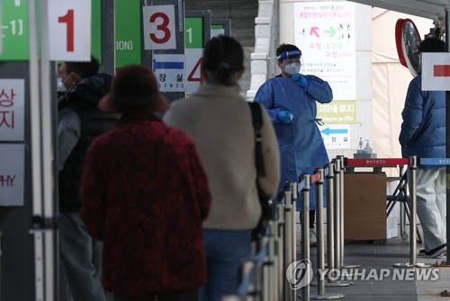 韓国の新規コロナ感染者４万６５６４人　前週比で４４６人減