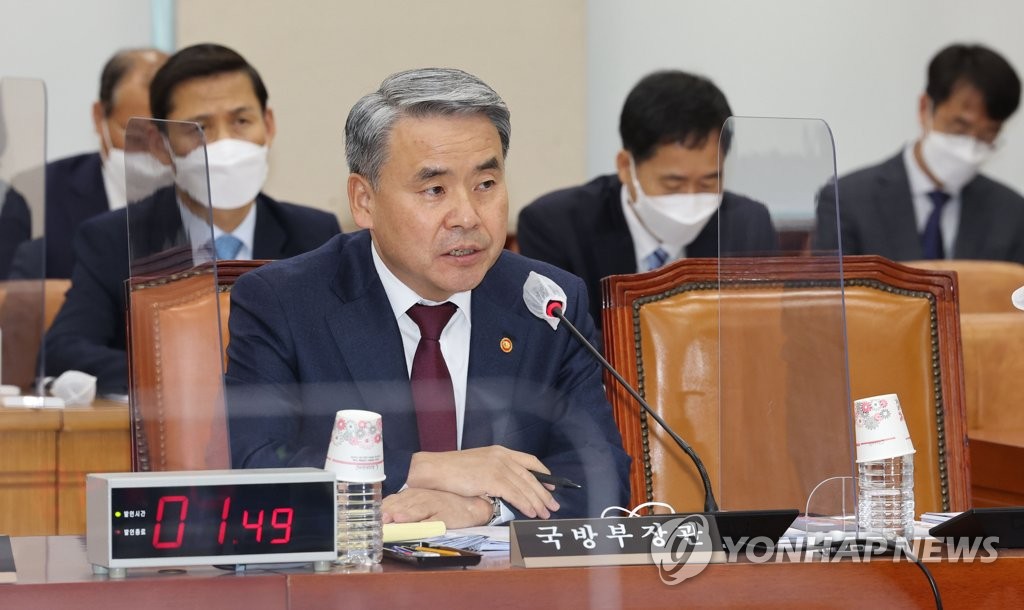This file photo, taken Nov. 18, 2022, shows Defense Minister Lee Jong-sup speaking to lawmakers at the National Assembly in western Seoul. (Yonhap)