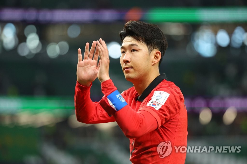 South Korea captain Son Heung-min salutes supporters after a scoreless draw with Uruguay in the countries' Group H match at the FIFA World Cup at Education City Stadium in Al Rayyan, west of Doha, on Nov. 24, 2022. (Yonhap)