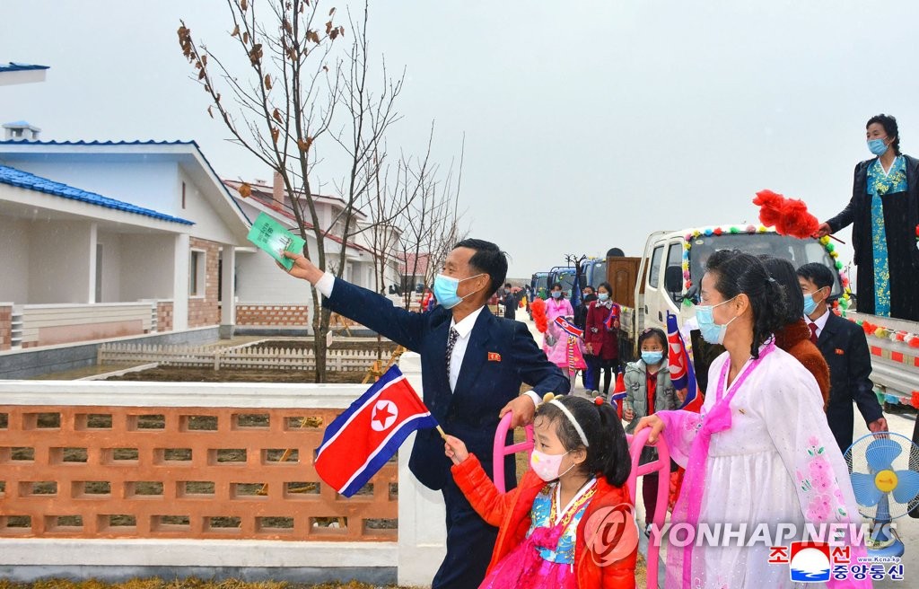 북한, 금야군·북청군·개성시 새집들이 행사