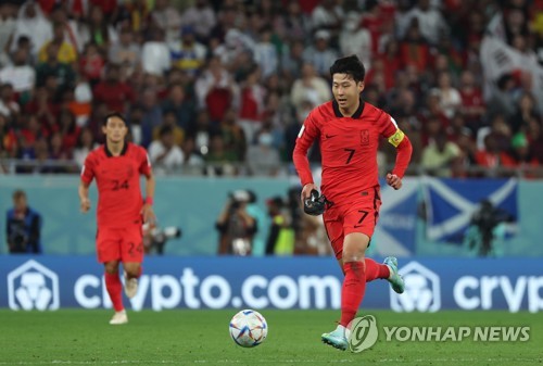 Son Heung-min of South Korea plays with his protective mask in his right hand during the Group H match against Portugal at the FIFA World Cup at Education City Stadium in Al Rayyan, west of Doha, on Dec. 3, 2022. (Yonhap)