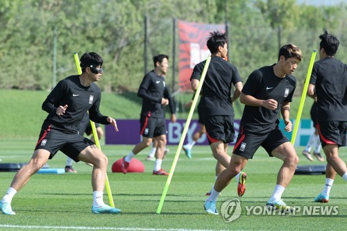 ブラジル戦を控え、練習に励む韓国の選手たち＝４日、ドーハ（聯合ニュース）