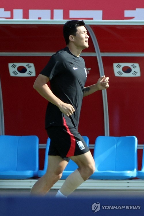 (LEAD) (World Cup) Injured defender Kim Min-jae returns to S. Korean starting lineup vs. Brazil
