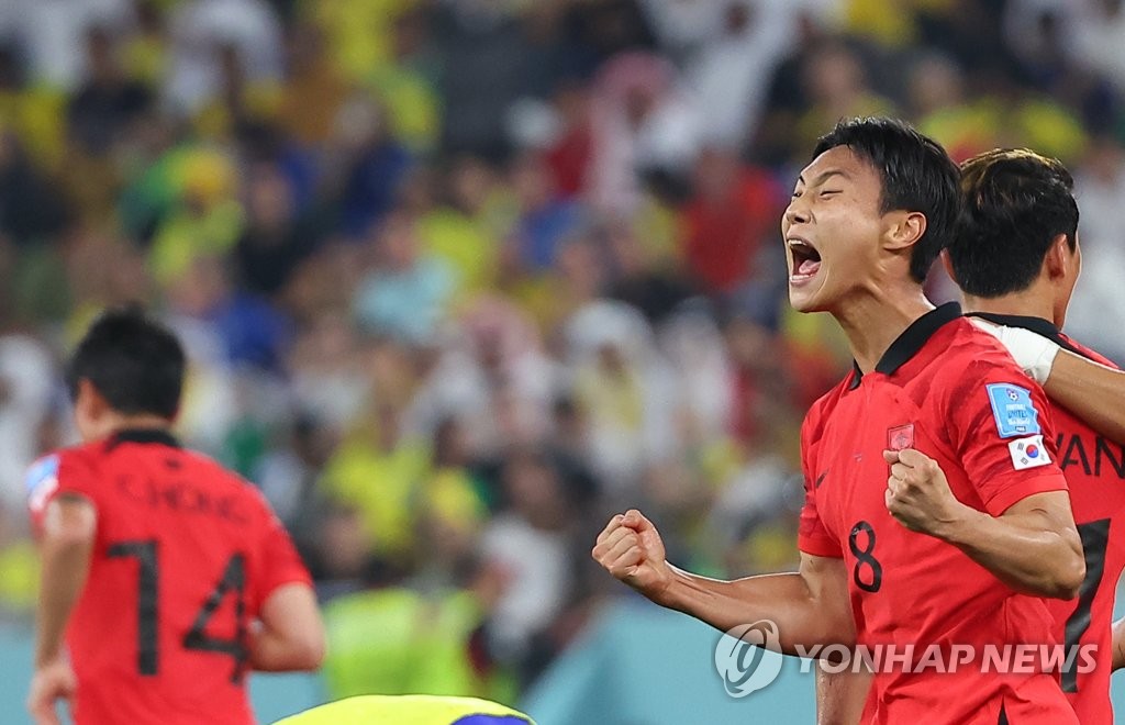 Paik Seung-ho of South Korea celebrates his goal against Brazil during the countries' round of 16 match at the FIFA World Cup at Stadium 974 in Doha on Dec. 5, 2022. (Yonhap)