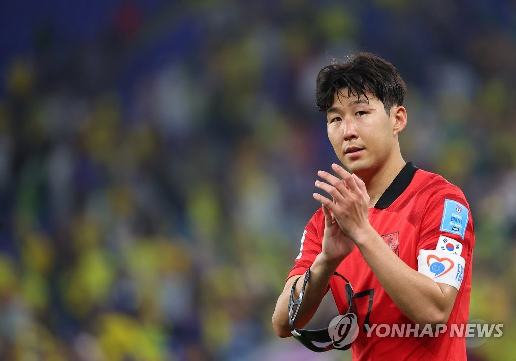 Son Heung-min of South Korea salutes the crowd after losing to Brazil 4-1 in the round of 16 at the FIFA World Cup at Stadium 974 in Doha on Dec. 5, 2022. (Yonhap)