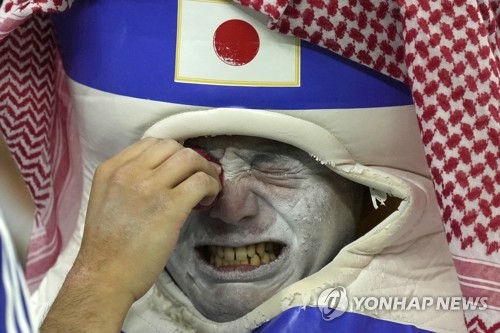 16강 크로아티아전 패배에 눈물 흘리는 일본 축구 팬
