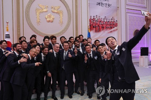 مأدبة العشاء على شرف أعضاء المنتخب الكوري لكرة القدم