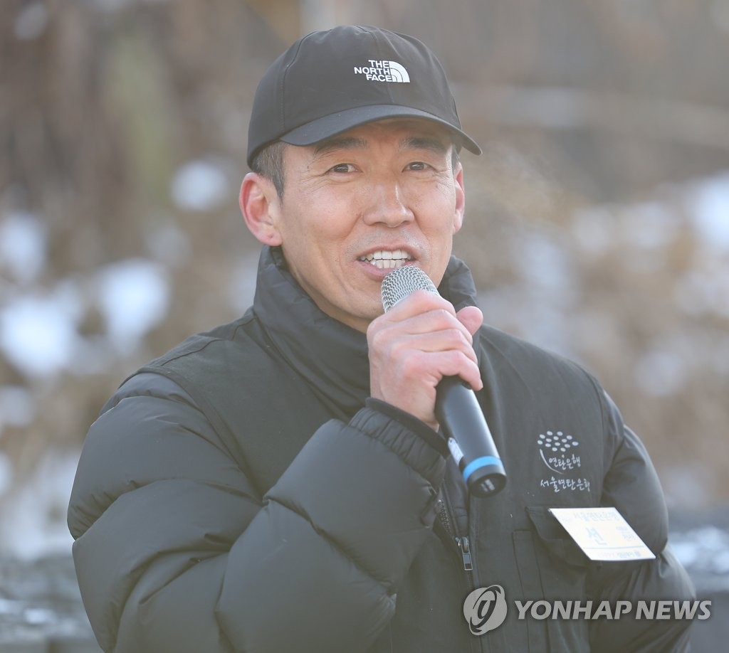 인사말하는 가수 션