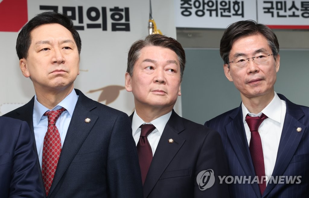 국민의힘 신년인사회 참석한 김기현, 안철수와 조경태