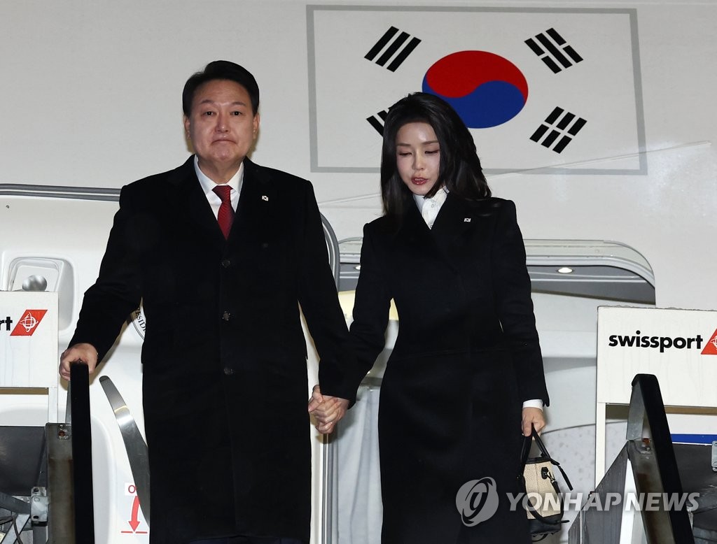 尹大統領夫妻＝（聯合ニュース）
