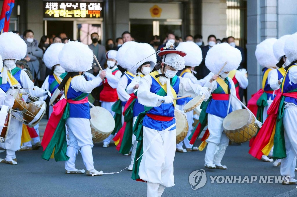 Baile tradicional coreano por el Año Nuevo