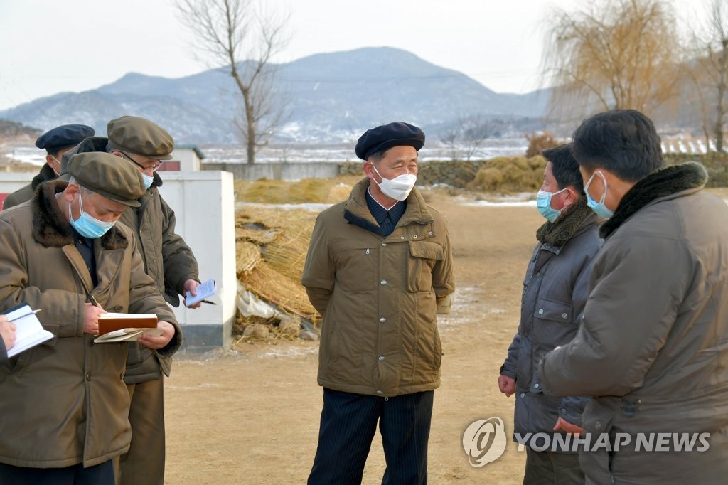 북한 김덕훈 내각총리, 철산군 근천농장 현지 요해