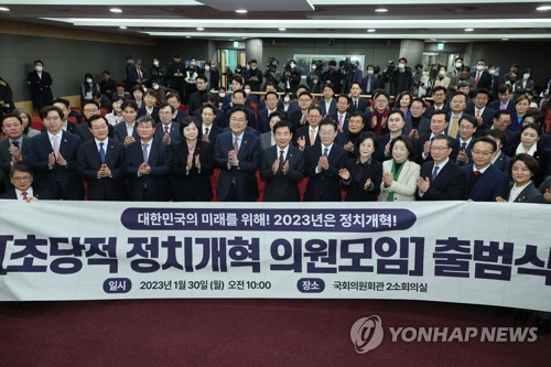 김의장, '초당적 정치개혁' 의원들과 만찬…"선거법 개혁 이끌자"