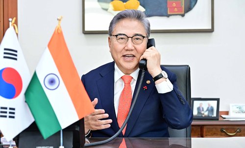 محادثات هاتفية بين وزراء الخارجية الكوري الجنوبي والهندي
