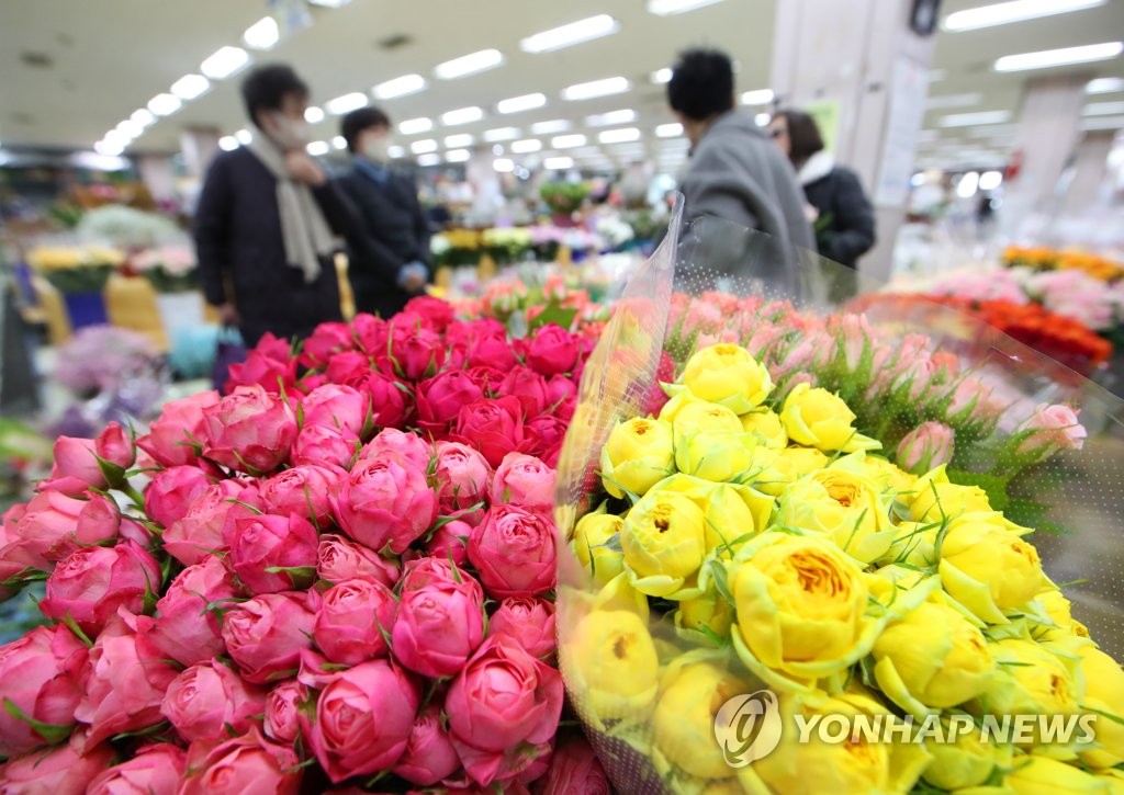 '향기있는 꽃시장' 다가온 졸업시즌