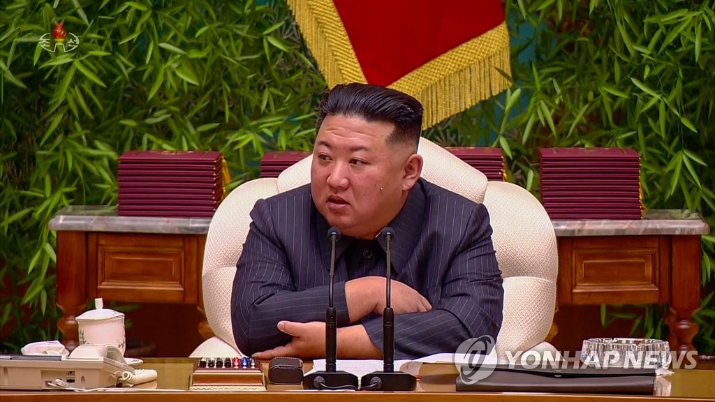 당 중앙군사위위원회 확대회의 주재하는 김정은 북한 국무위원장