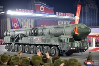 北열병식에 신형 '고체 ICBM' 등장…"최대 핵공격능력 과시"