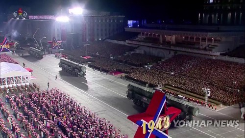 북한 열병식훈련장서 대규모 차량·인원 대열 포착