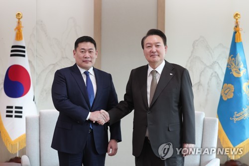 Yoon y el PM de Mongolia dialogan sobre tierra raras e infraestructura