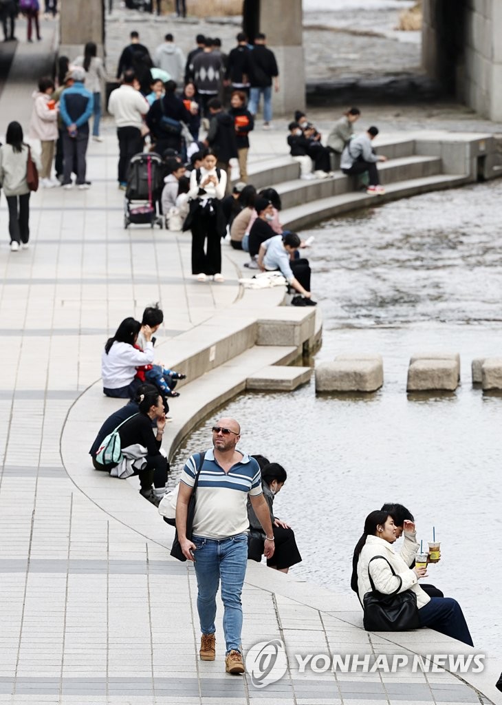 Warm weather | Yonhap News Agency