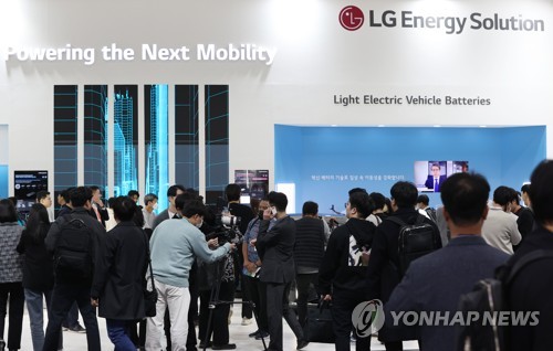 (LEAD) LG Energy Solution's Q1 profit more than doubles on strong EV demand, IRA effects