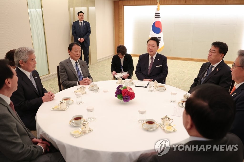 President Yoon Suk Yeol meets with members of the Japan-Korea Cooperation Committee at a hotel in Tokyo on March 17, 2023. (Yonhap)