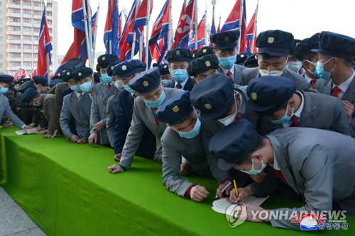 وكالة الأنباء الشمالية: الشباب الكوريون الشماليون يطالبون بالانضمام للجيش