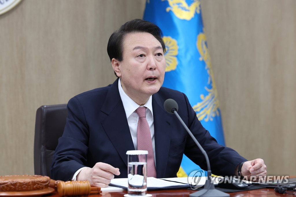 Le président Yoon Suk Yeol dirige un réunion du cabinet le mardi 21 mars 2023 au bureau présidentiel à Yongsan, dans le centre de Séoul. 