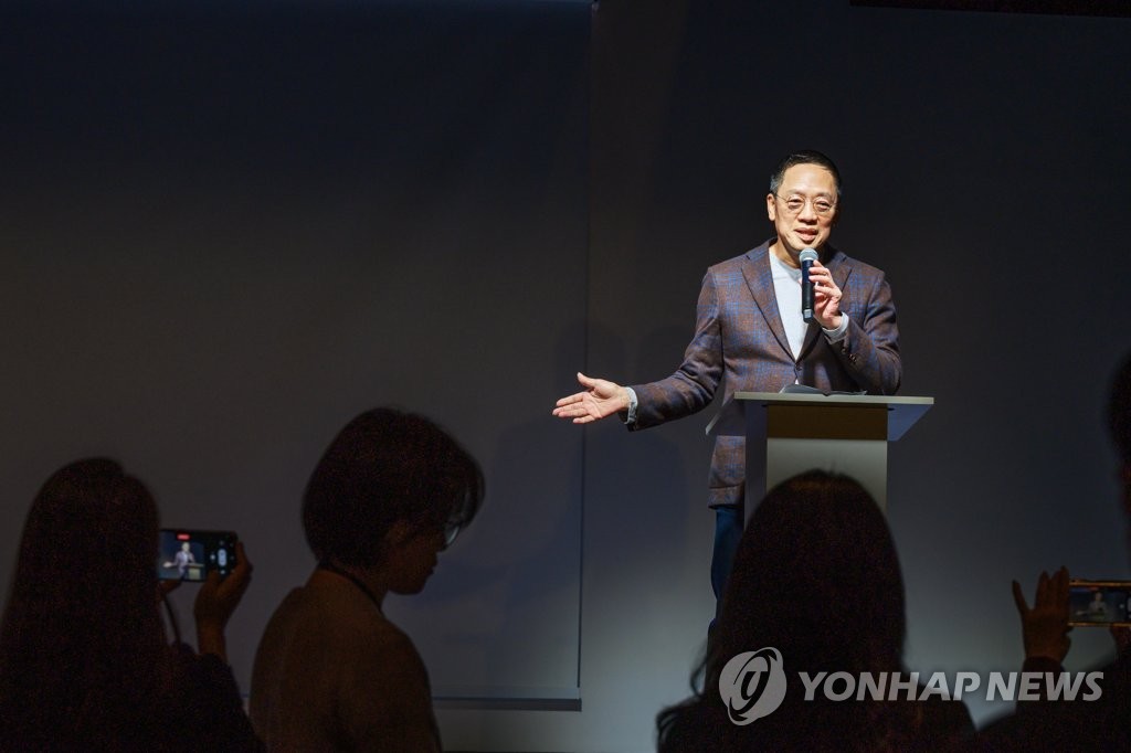 This photo provided by Apple Inc. shows Chung Tae-young, CEO of Hyundai Card Co., speaking during a press conference in Seoul on March 21, 2023. (PHOTO NOT FOR SALE) (Yonhap)